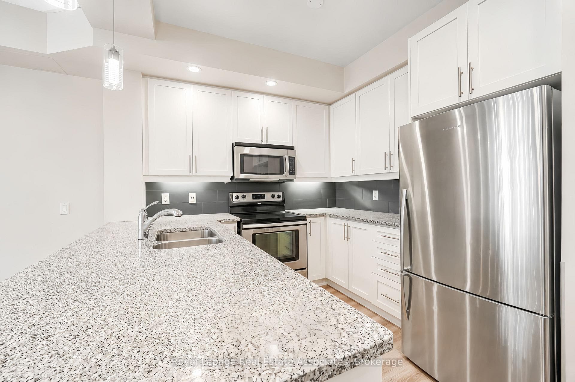 1 Hurontario Street Unit 308 - Condo photo 11 of 35 in Mississauga, Ontario