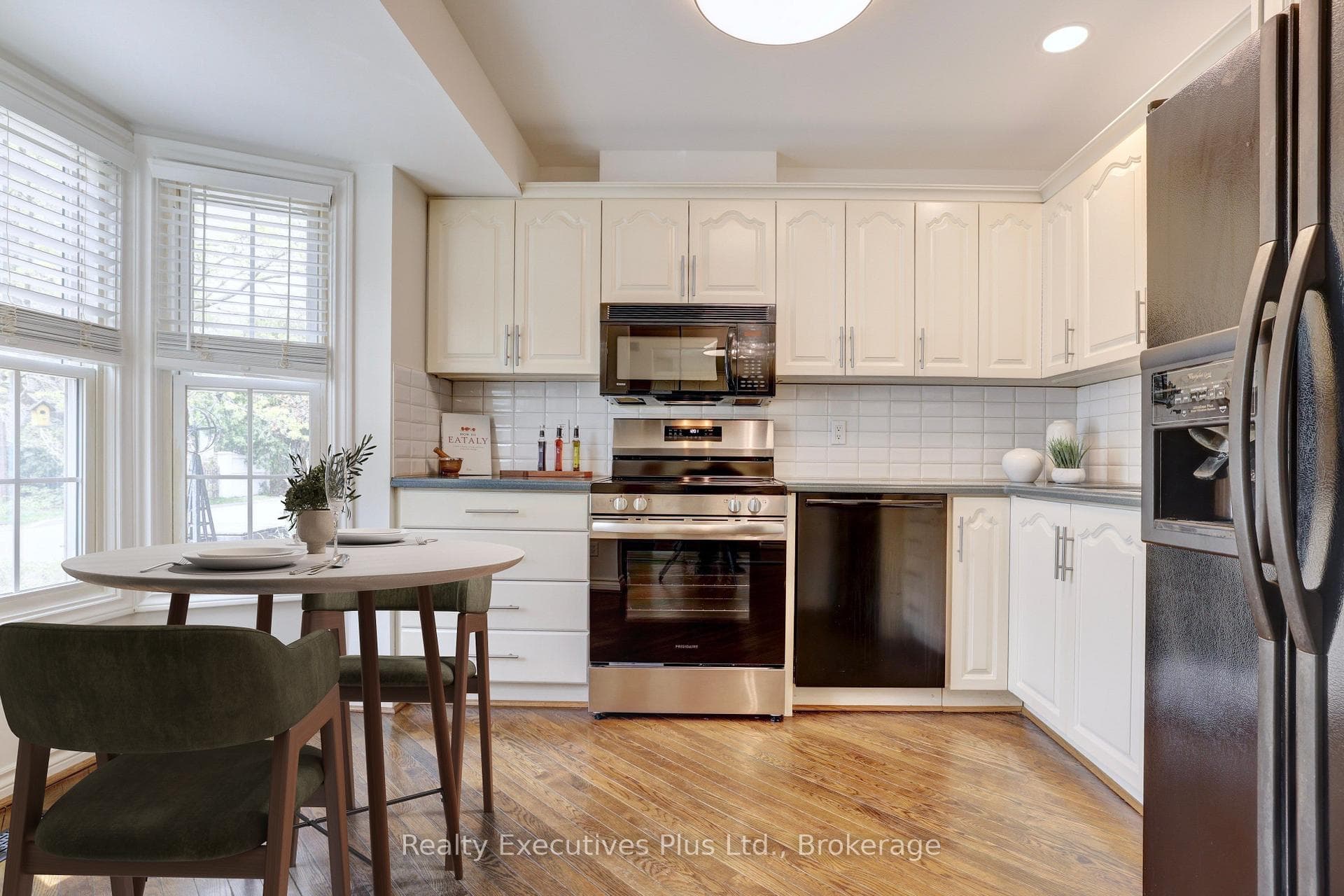 463 Blathwayte Lane - Townhouse photo 3 of 48 in Burlington, Ontario