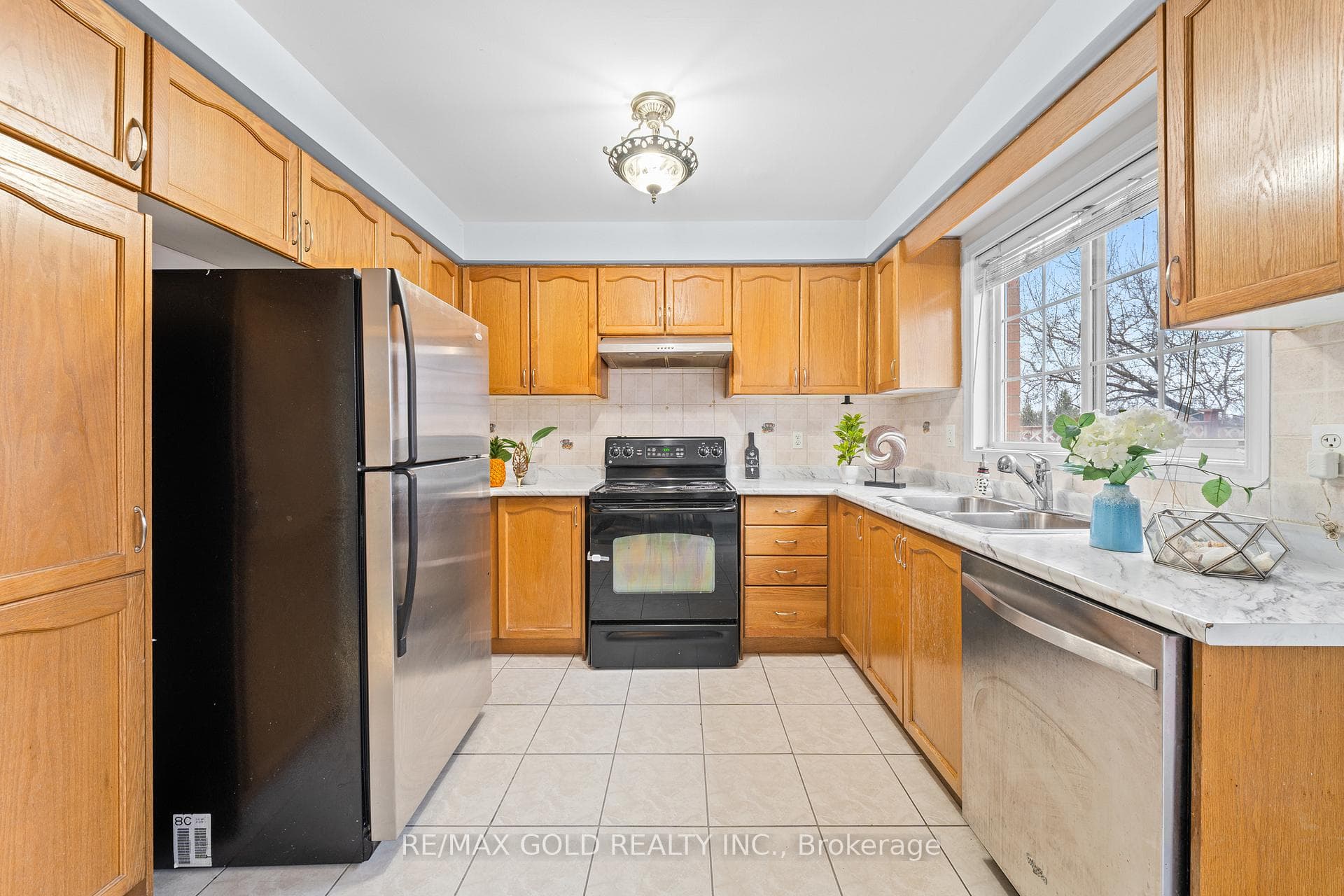 15 Revelstoke Place - Semi-Detached photo 17 of 49 in Brampton, Ontario