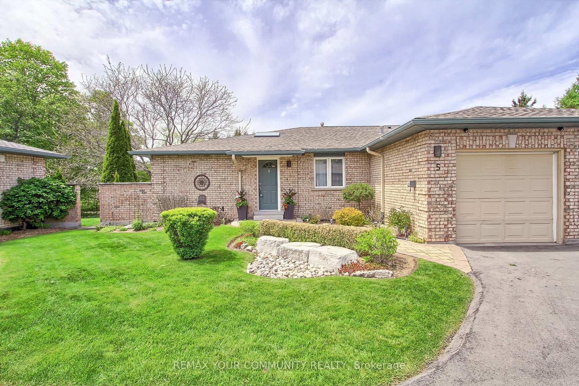 23 Reddington Drive Unit 5 - Condo photo 2 of 50 in Caledon, Ontario