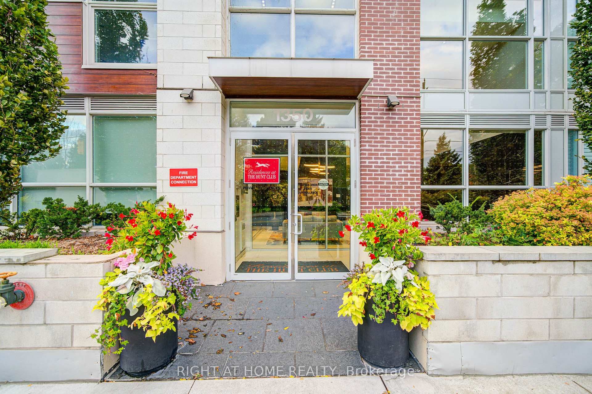 1350 Kingston Road Unit TH03 - Condo photo 3 of 25 in Birch Cliff / Cliffside, Ontario