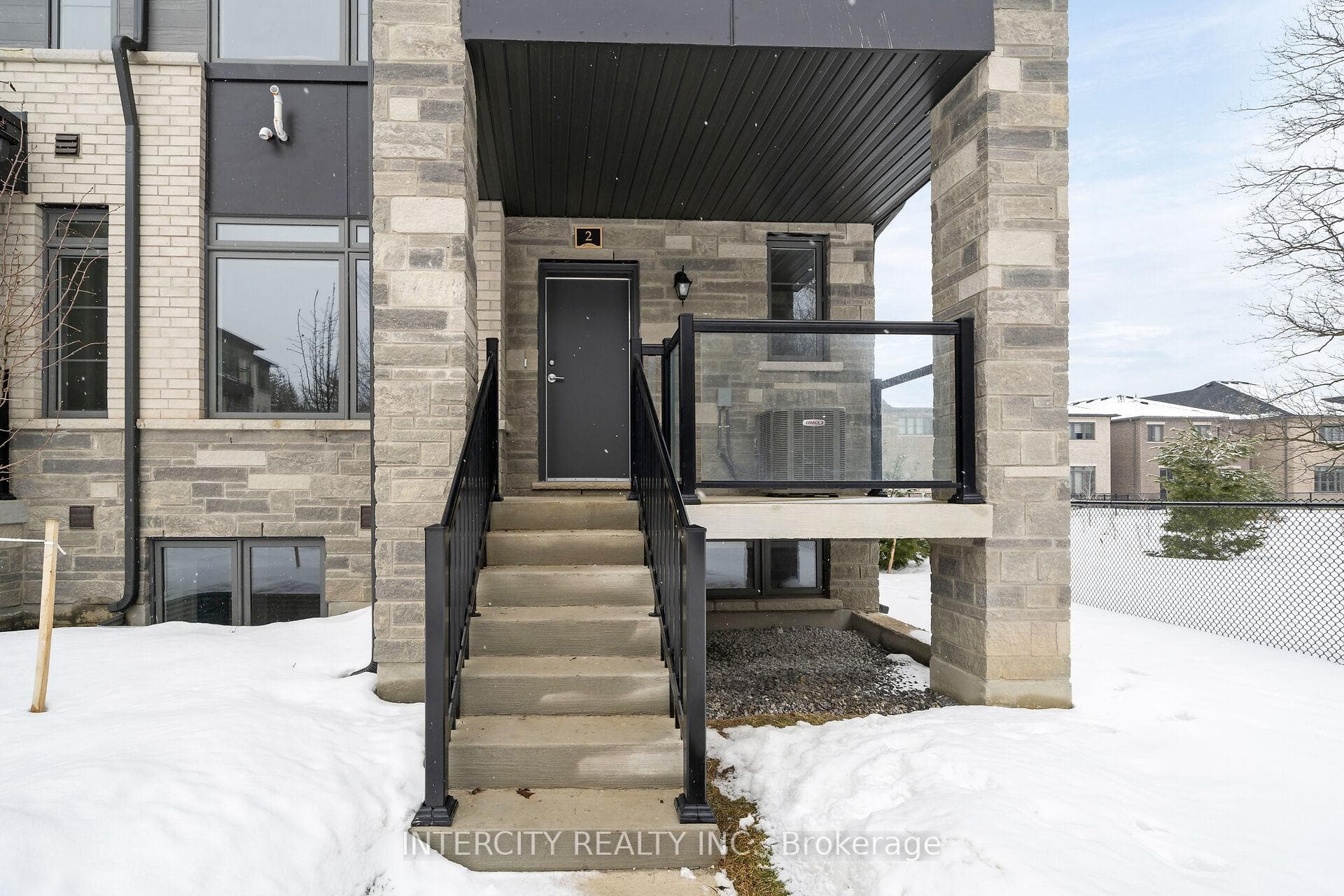 2 Savvy Lane Unit 43Z - Condo photo 2 of 17 in Caledon, Ontario
