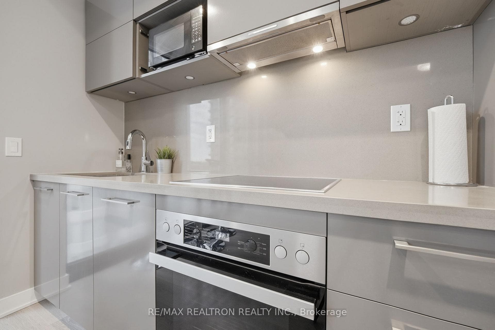 188 Cumberland Street Unit 1501 - Condo photo 10 of 17 in Annex / Yorkville / Summerhill, Ontario