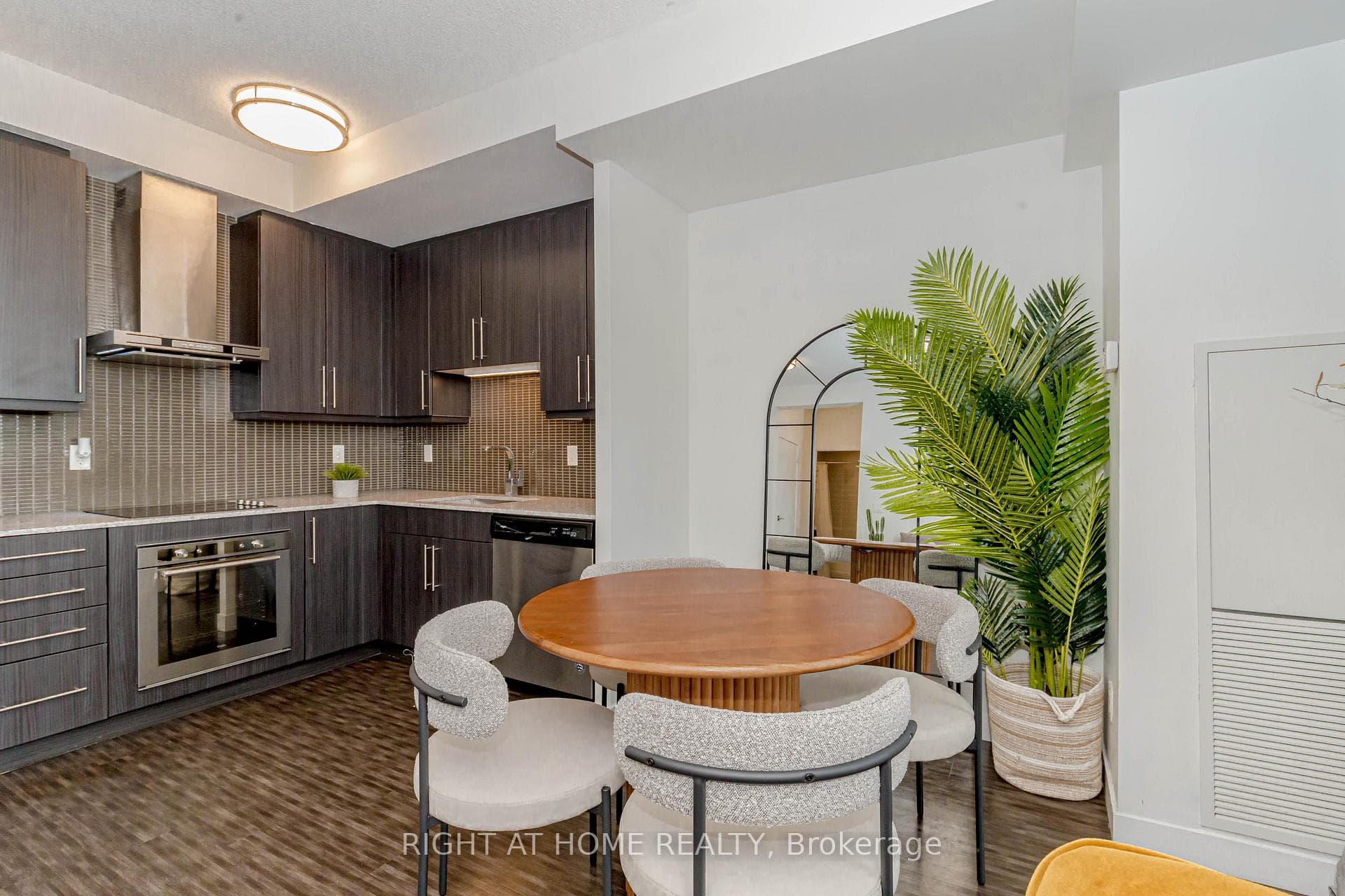 2093 Fairview Street Unit 709 - Condo photo 18 of 45 in Burlington, Ontario
