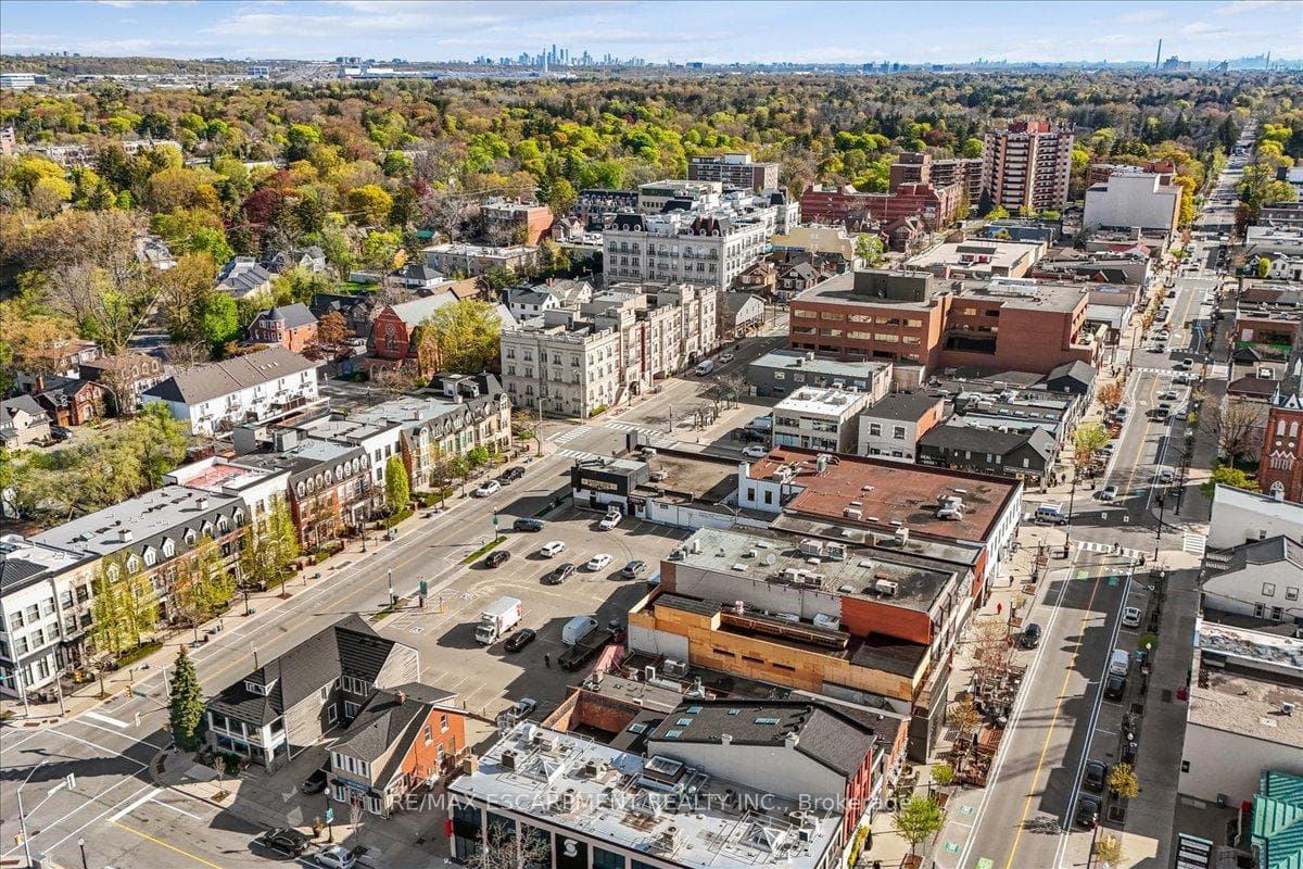 300 Randall Street Unit 211 - Condo photo 48 of 50 in Oakville, Ontario