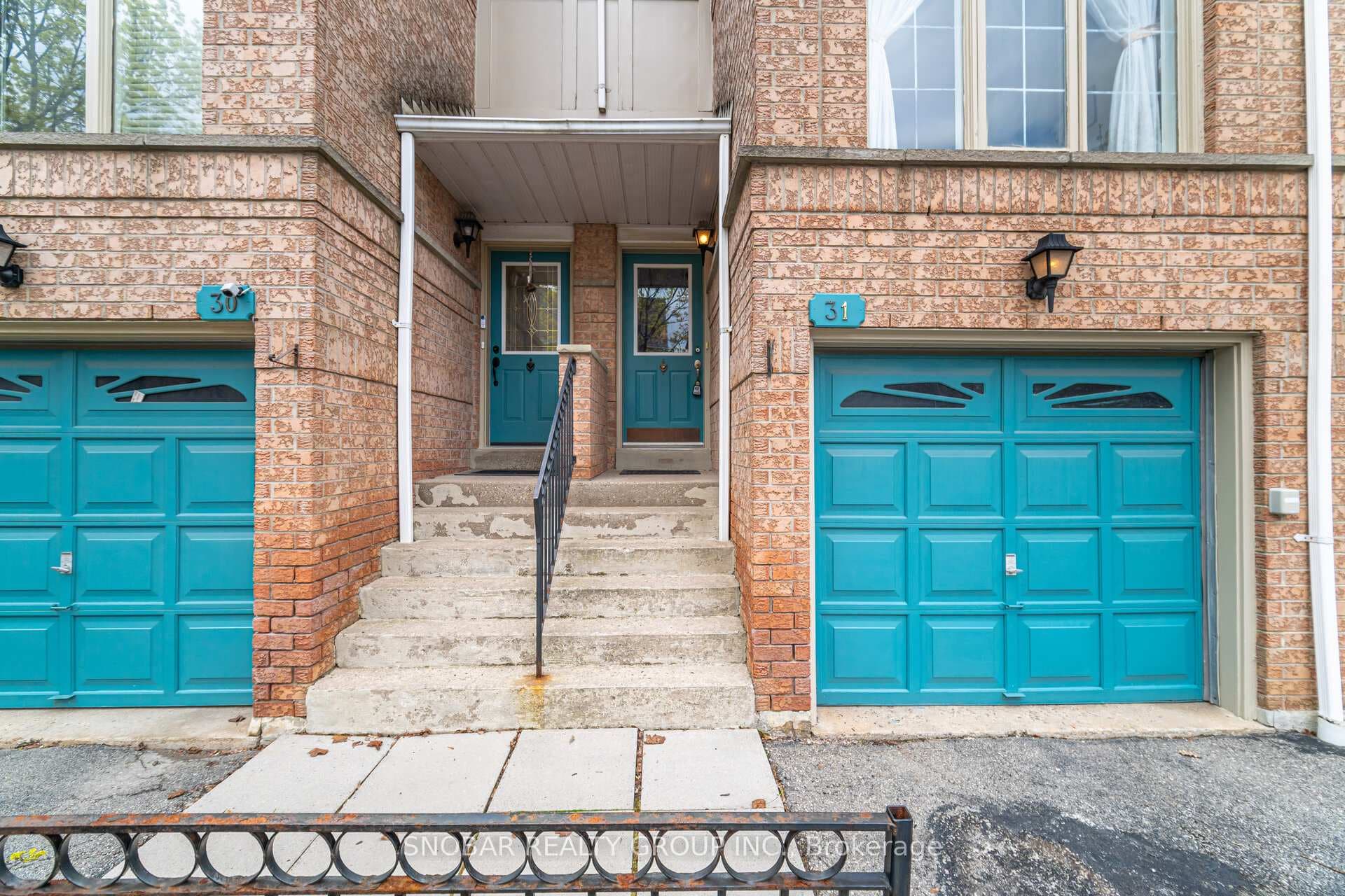 1050 Bristol Road Unit 31 - Condo photo 2 of 27 in Mississauga, Ontario