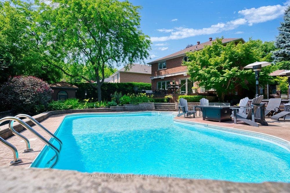 2293 Carpenters Circle - Detached photo 6 of 50 in Oakville, Ontario