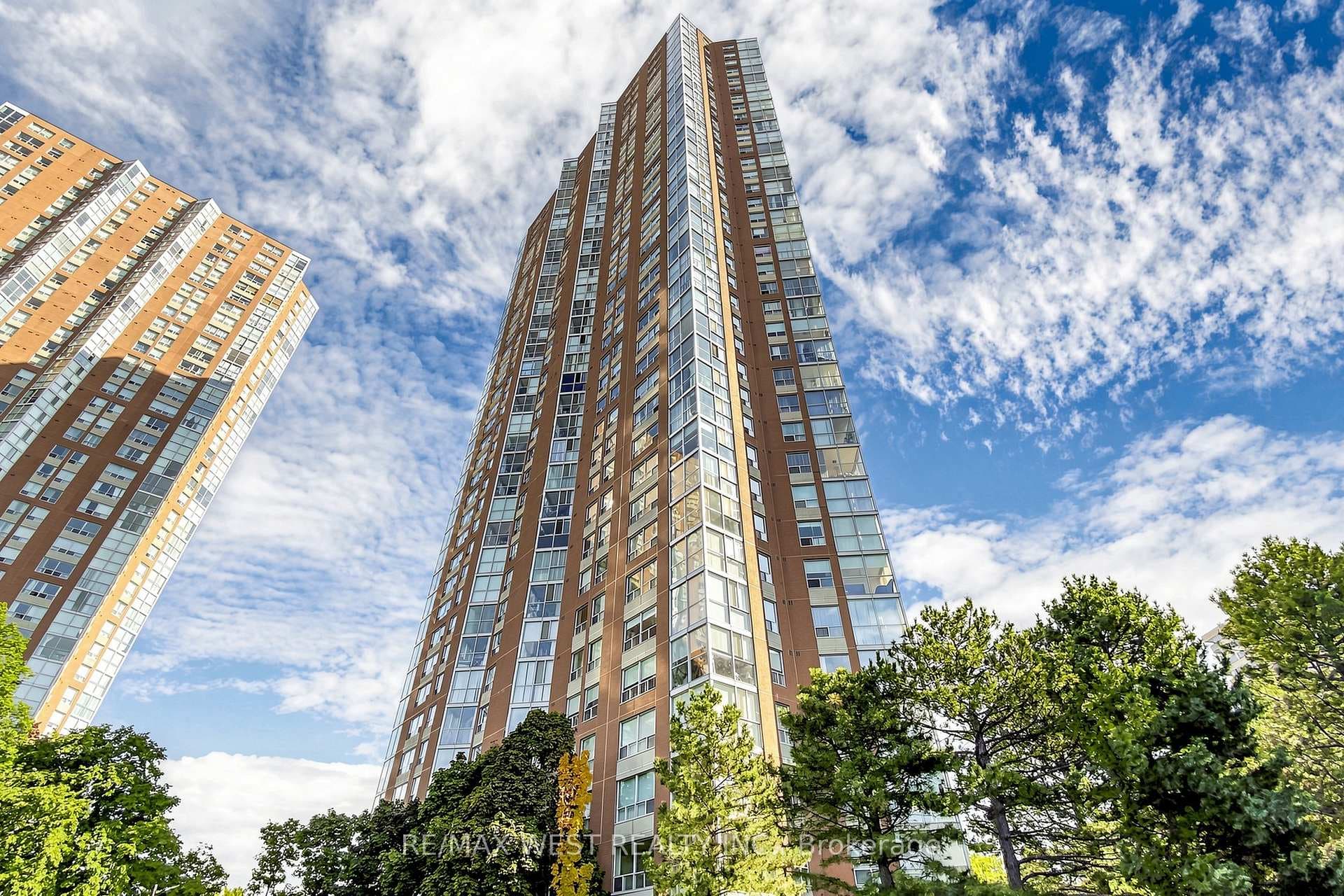 5 Concorde Place Unit 1302 - Condo photo 1 of 47 in Don Mills / Parkwoods / Victoria Village, Ontario