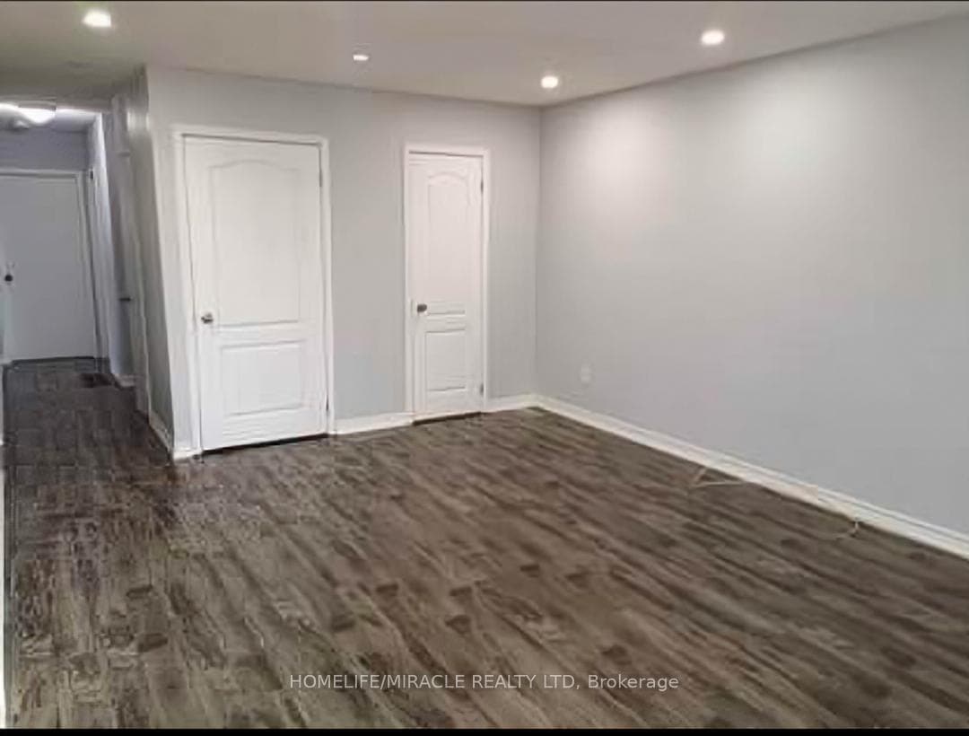 66 Fairglen Avenue - Semi-Detached photo 8 of 35 in Brampton, Ontario