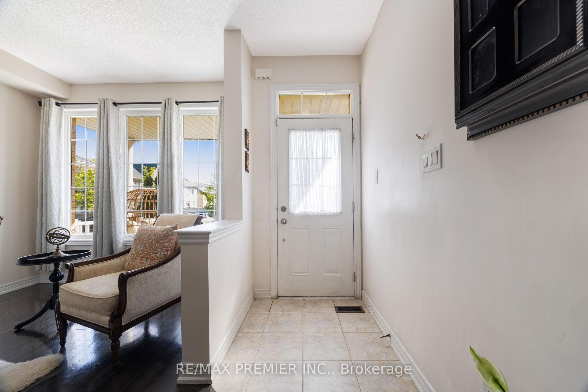 85 Kimborough Hollow - Semi-Detached photo 3 of 50 in Brampton, Ontario