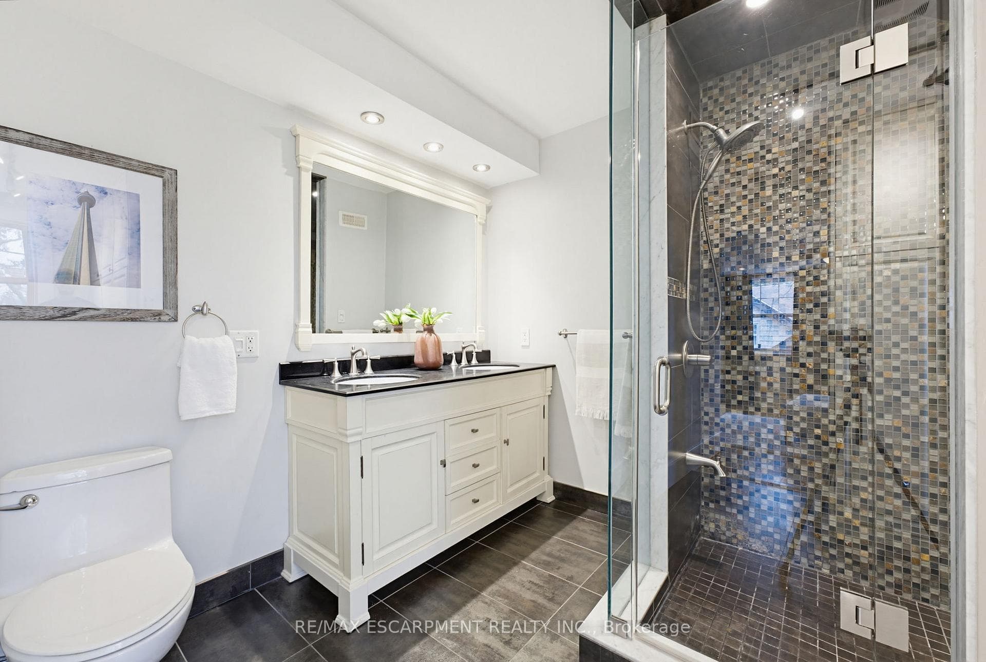 3083 LAKESHORE Road - Detached photo 19 of 50 in Burlington, Ontario