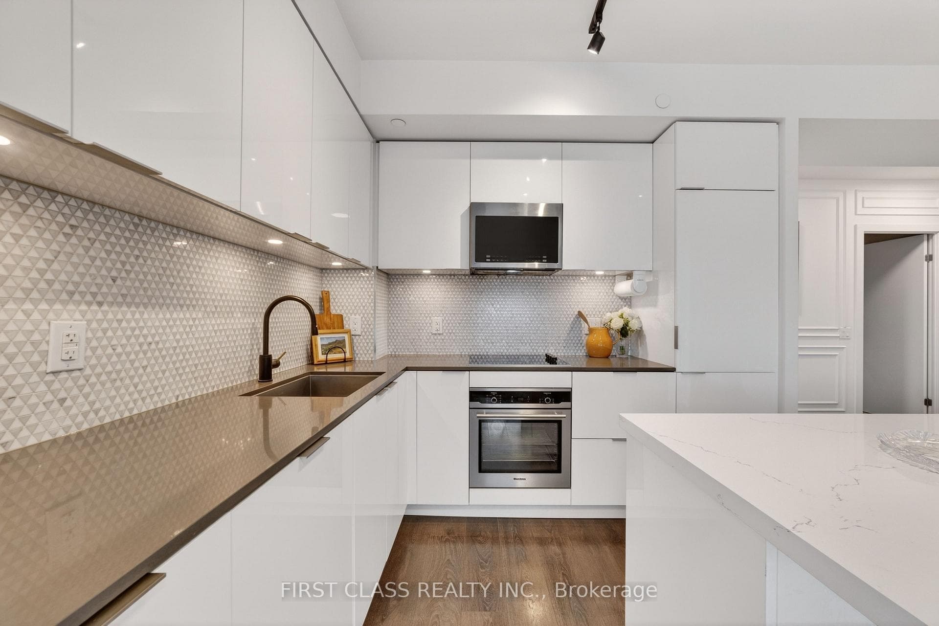 609 Avenue Road Unit 707 - Condo photo 7 of 30 in Annex / Yorkville / Summerhill, Ontario