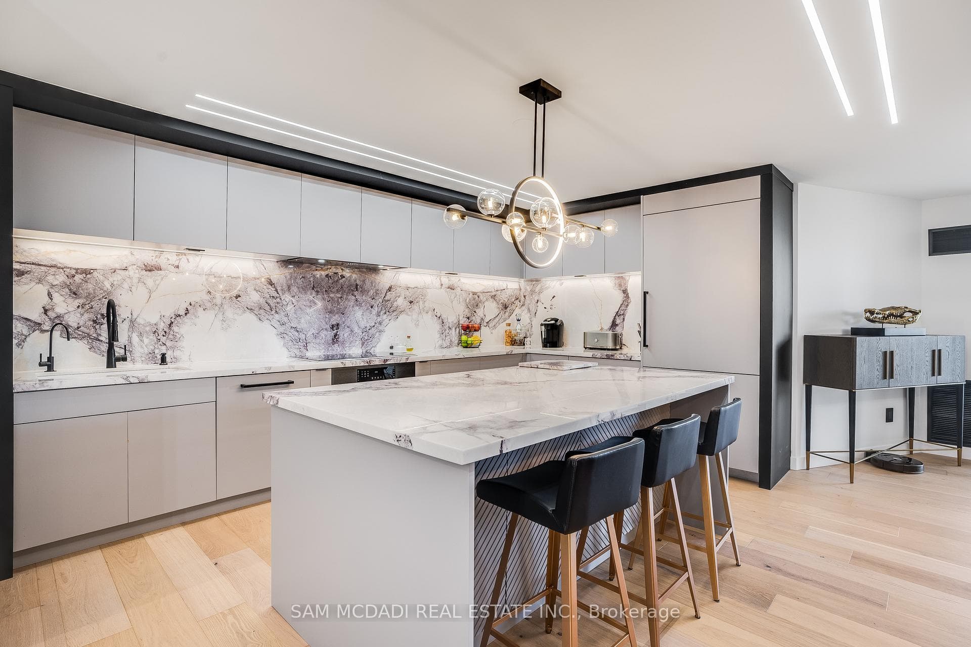 5444 Yonge Street Unit 304 - Condo photo 8 of 40 in Thornhill / Willowdale, Ontario