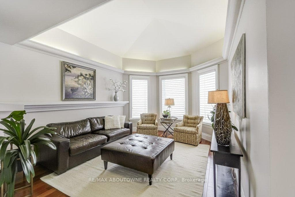 2080 Mckerlie Crescent - Detached photo 6 of 50 in Burlington, Ontario