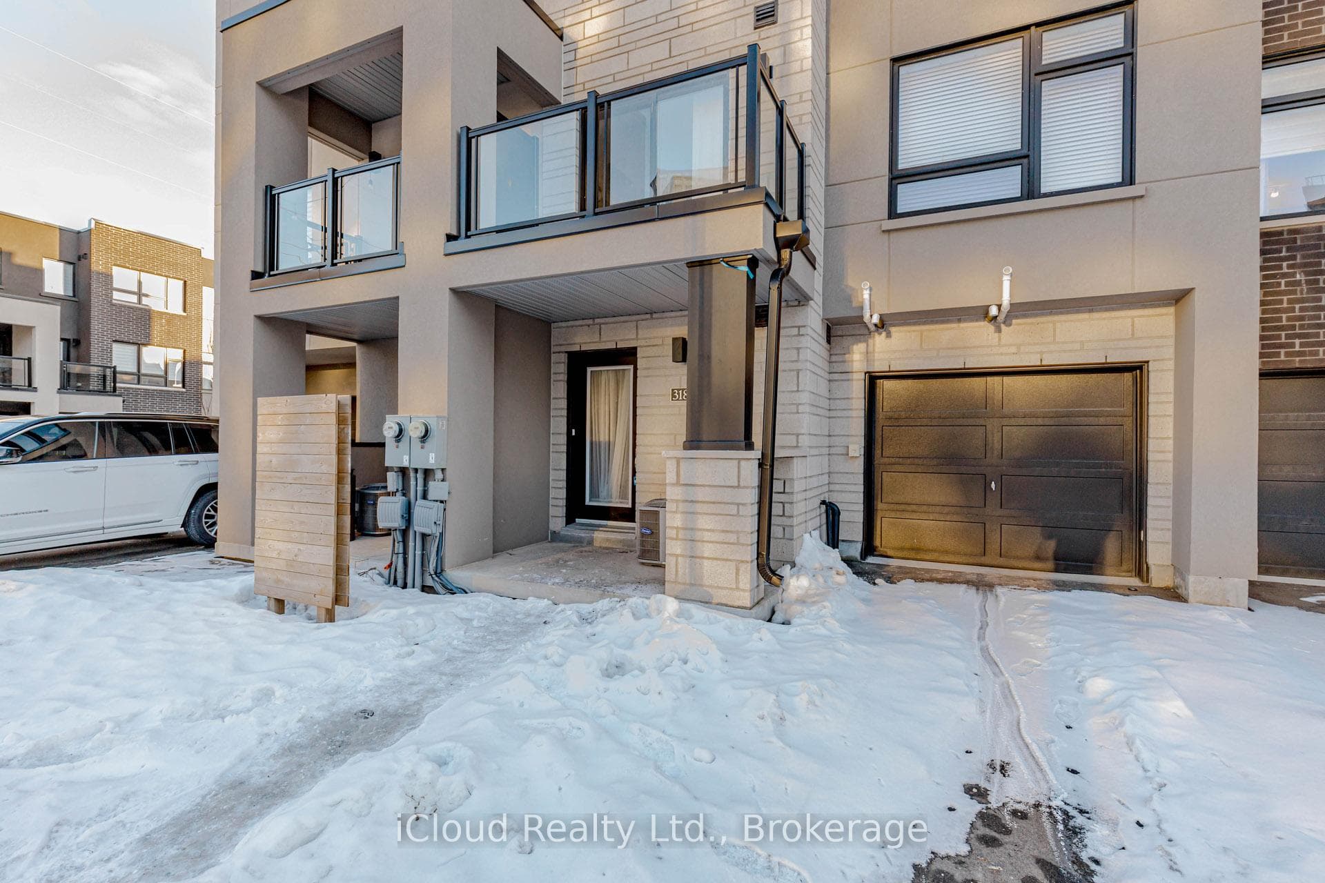 3189 BASTEDO Common Unit 69 - Townhouse photo 3 of 50 in Burlington, Ontario