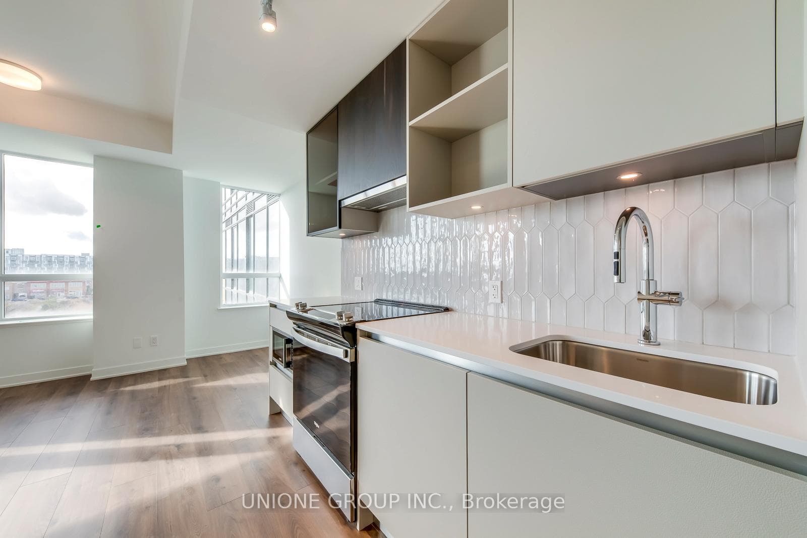 405 Dundas Street Unit 407 - Condo photo 7 of 26 in Oakville, Ontario