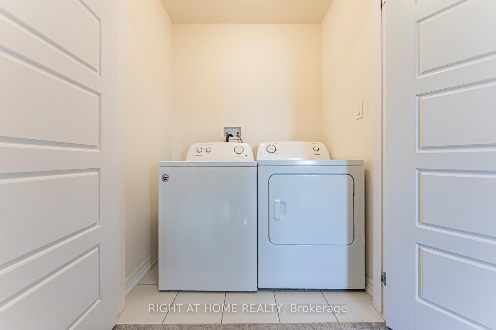 3315 Vardon Way - Townhouse photo 27 of 29 in Oakville, Ontario