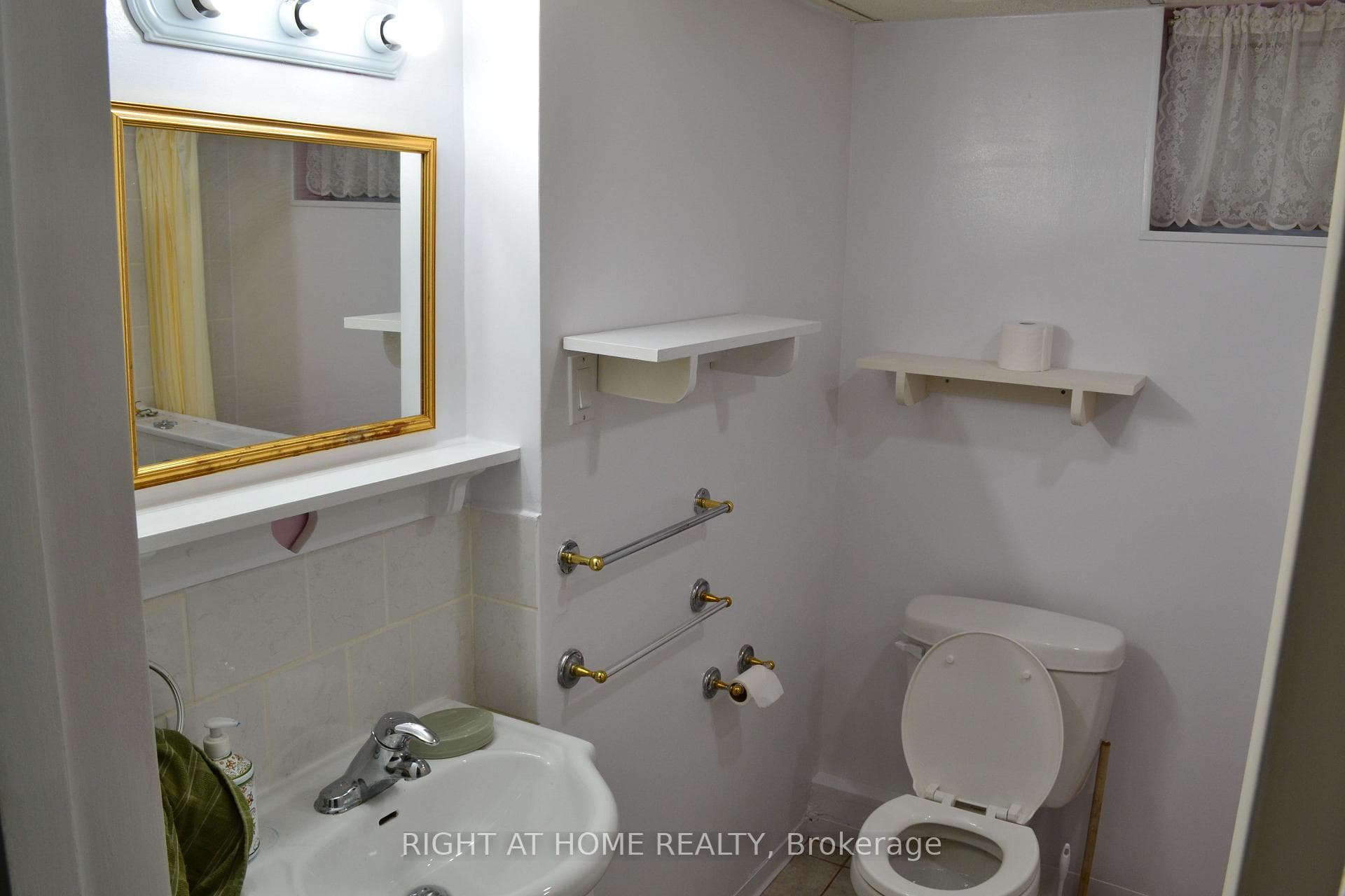 505 Mohawk Road Unit Basement - Detached photo 7 of 7 in Hamilton, Ontario