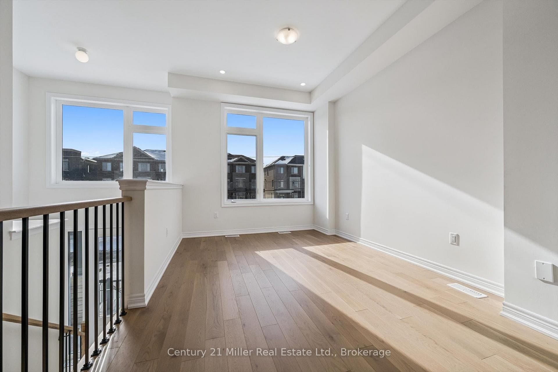 3199 Sixth Line - Townhouse photo 3 of 38 in Oakville, Ontario