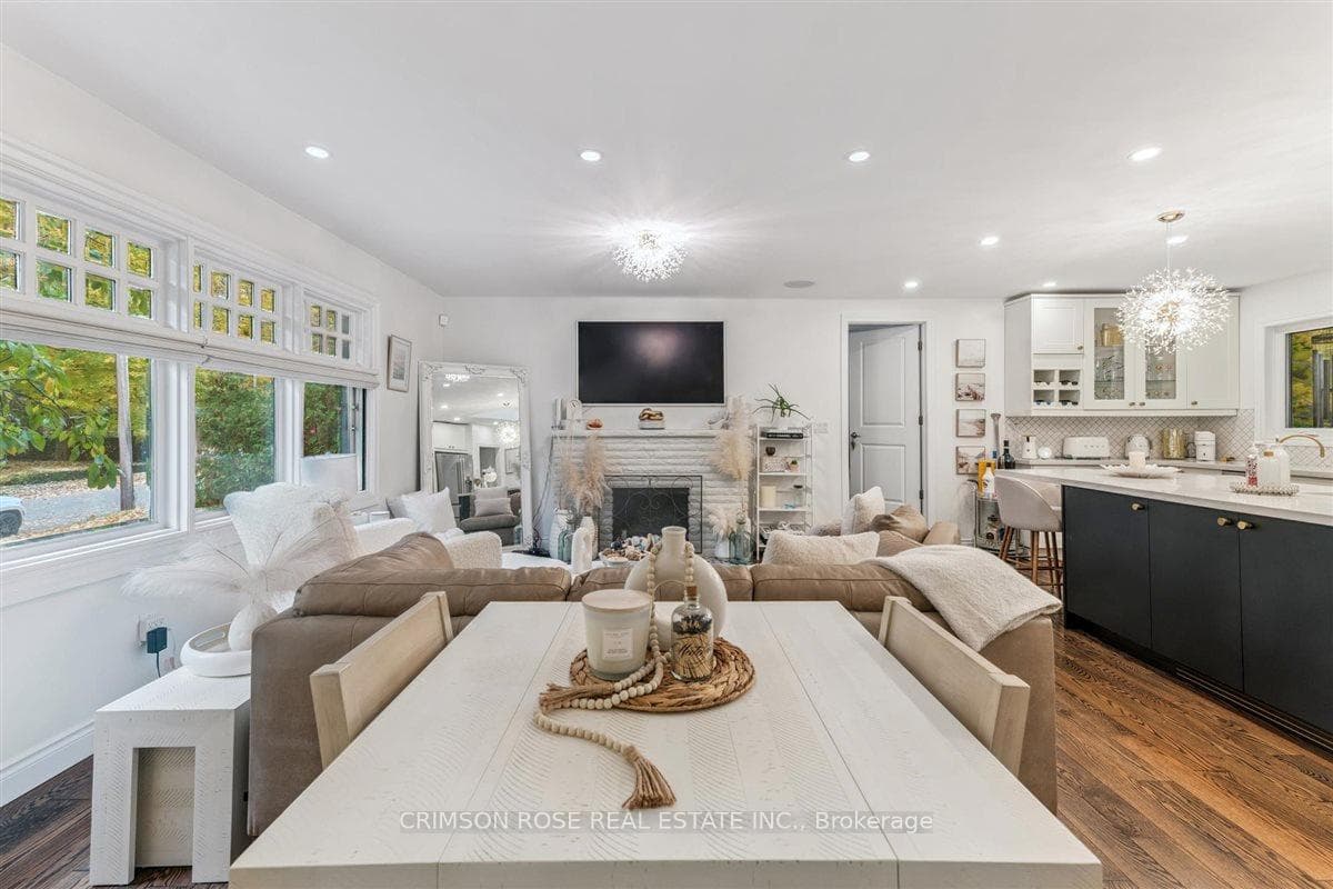 89 Holyrood Avenue - Detached photo 9 of 34 in Oakville, Ontario