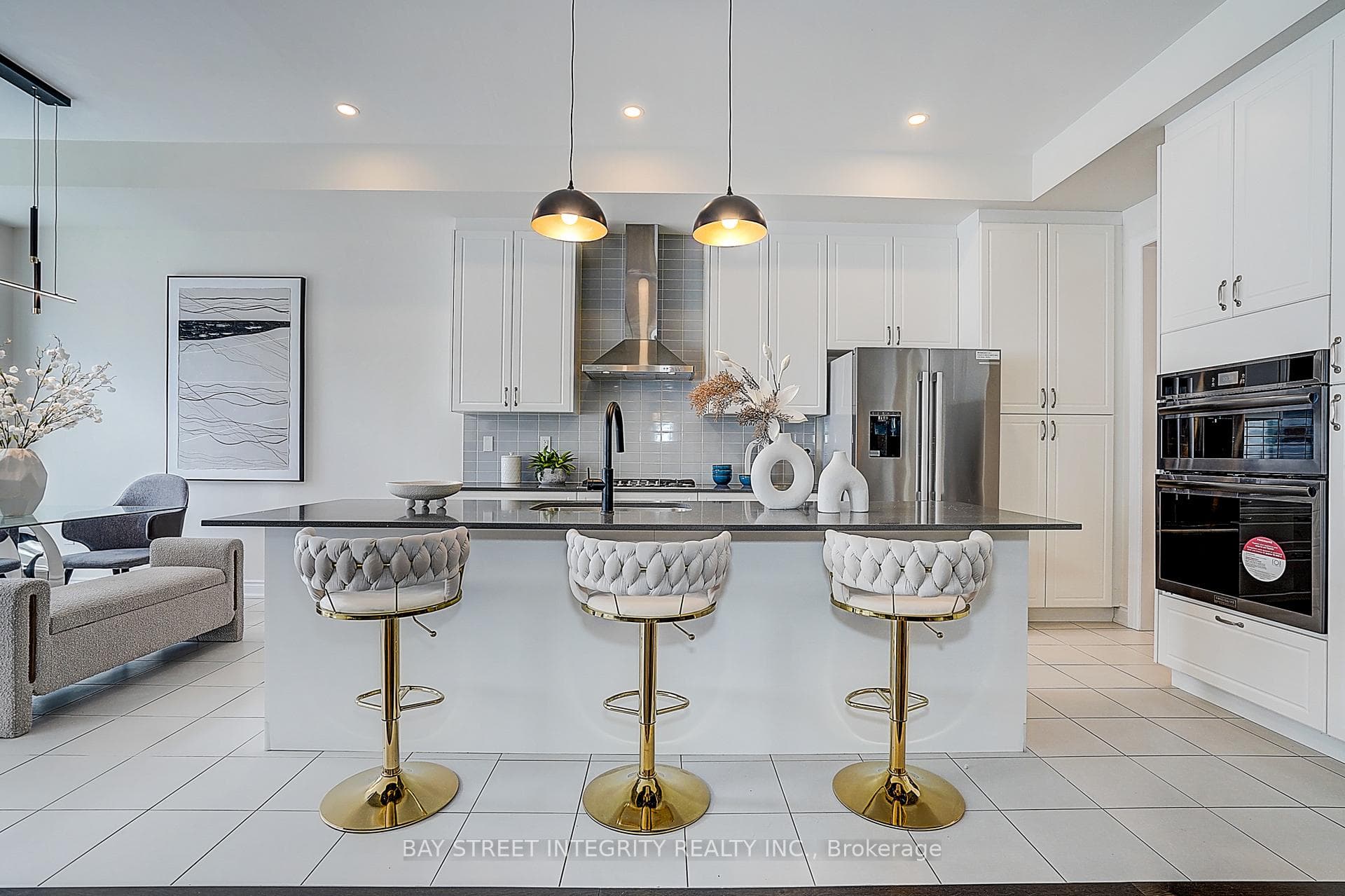 38 Settlers Road - Detached photo 7 of 50 in Oakville, Ontario