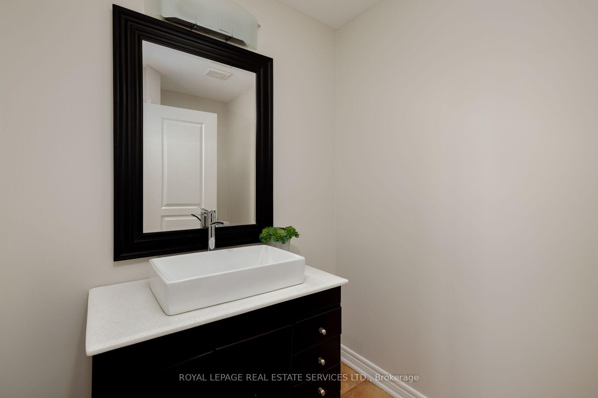 2313 Coronation Drive - Detached photo 17 of 50 in Oakville, Ontario