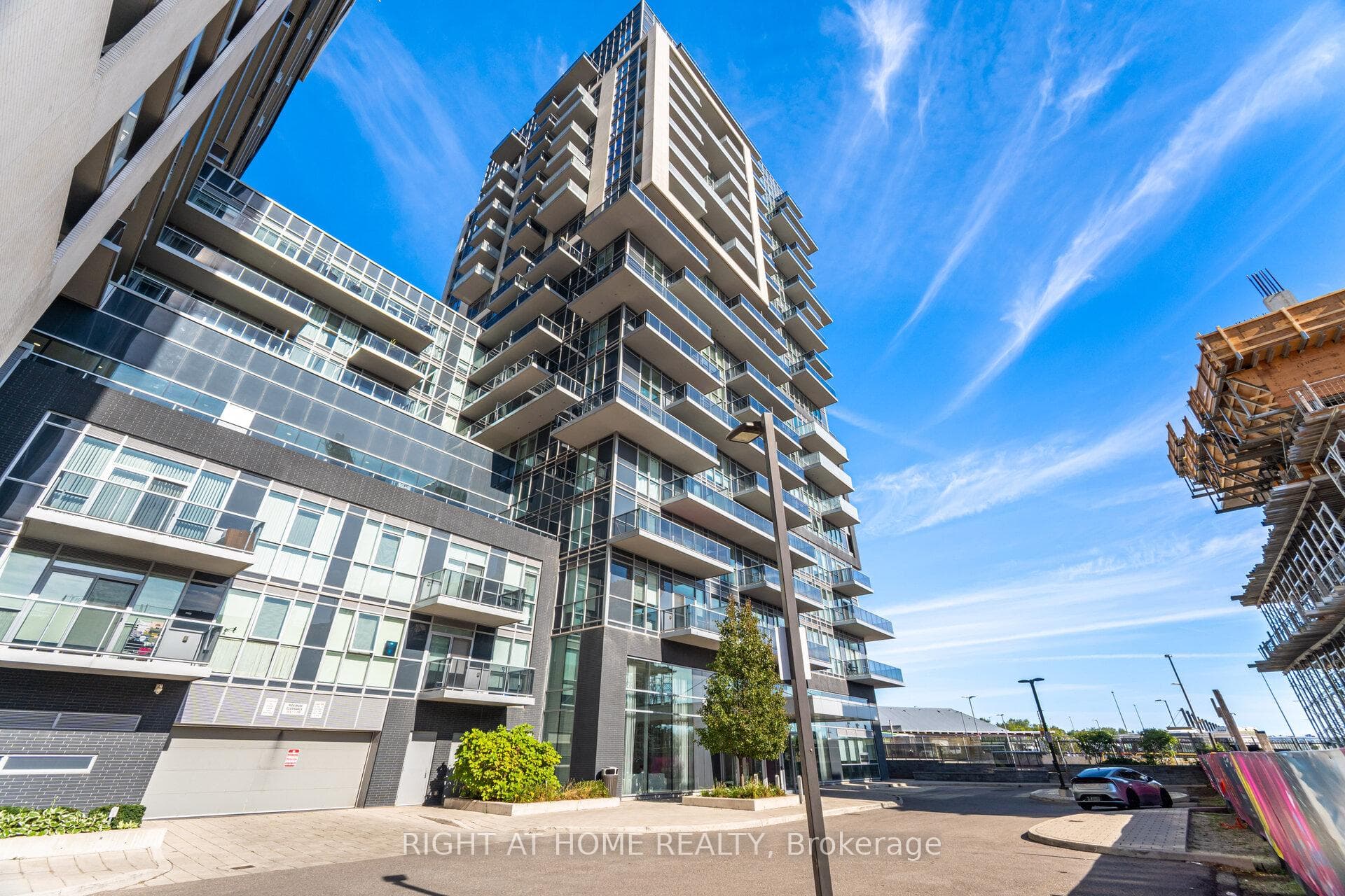 2093 Fairview Street Unit 1003 - home for sale in Burlington, Ontario