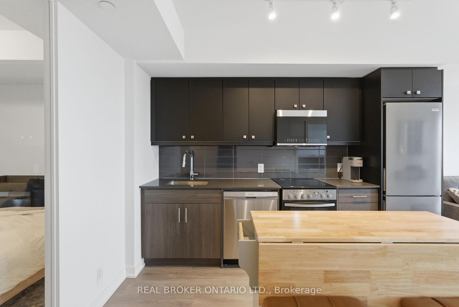 2 Manderley Drive Unit 912 - Condo photo 17 of 47 in Birch Cliff / Cliffside, Ontario