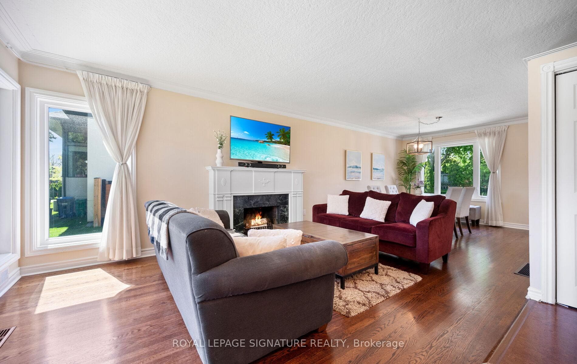 1570 Park Royale Boulevard - Detached photo 7 of 38 in Mississauga, Ontario