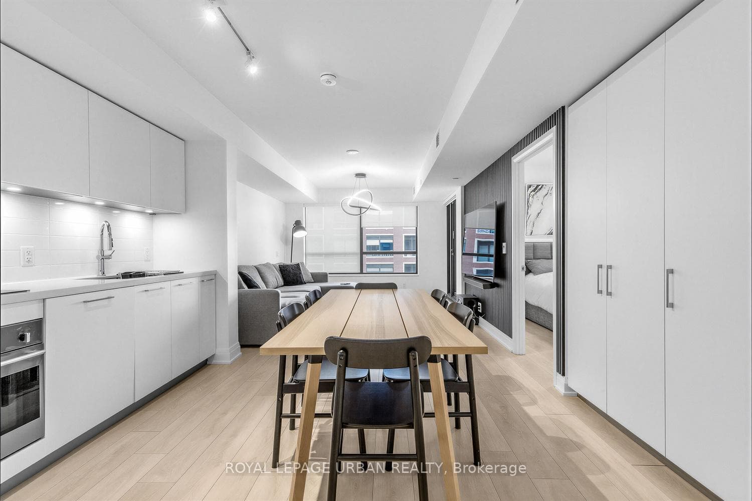 33 Frederick Todd Way Unit 505 - Condo photo 4 of 42 in Flemingdon Park / Don Mills, Ontario