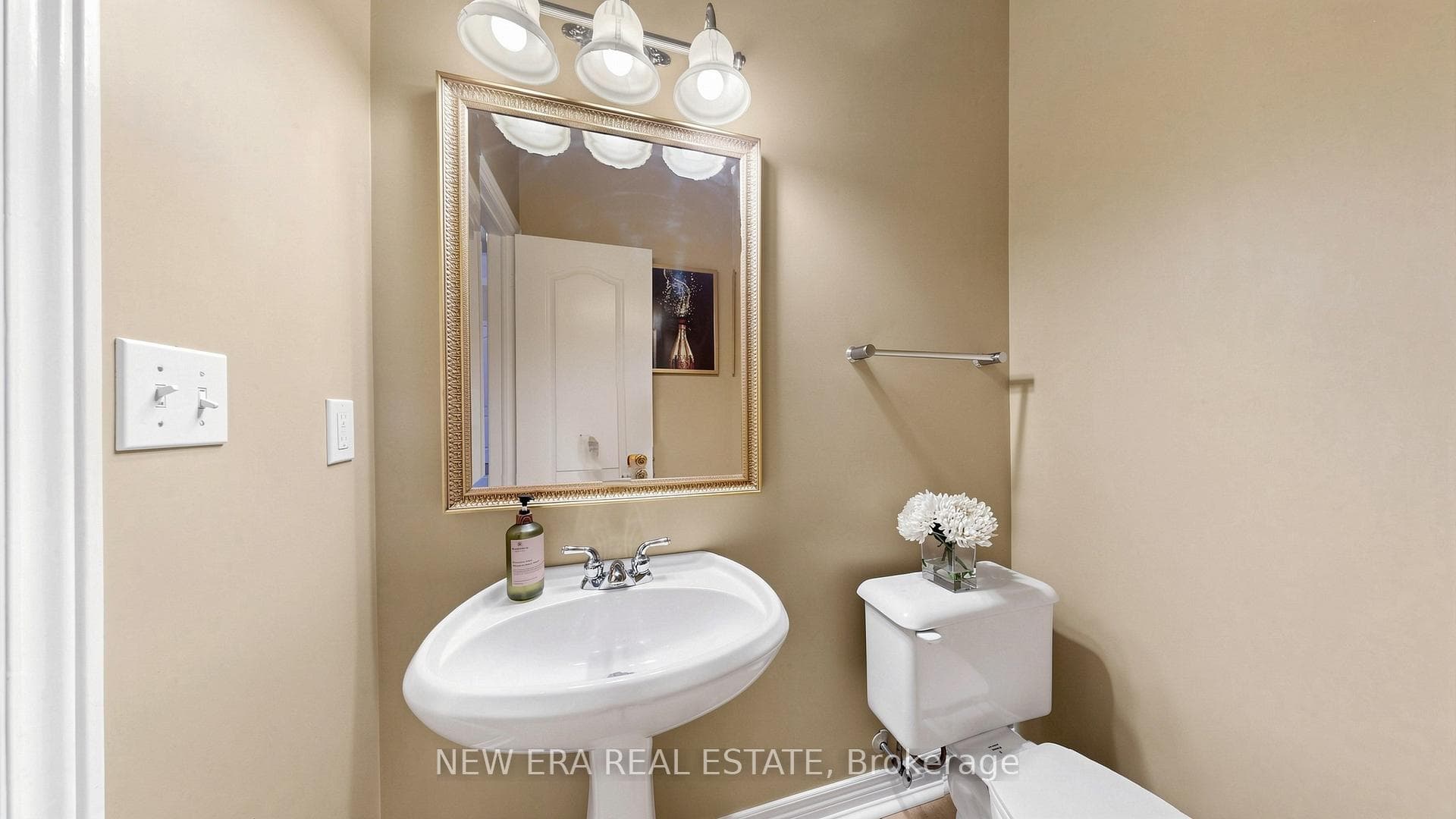 1206 Lindenrock Drive - Detached photo 15 of 50 in Oakville, Ontario