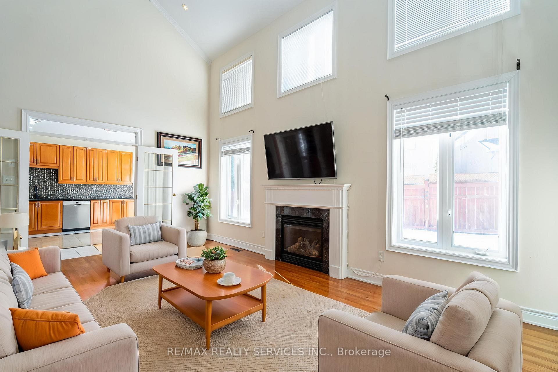 52 Mount Royal Circle - Detached photo 3 of 40 in Brampton, Ontario