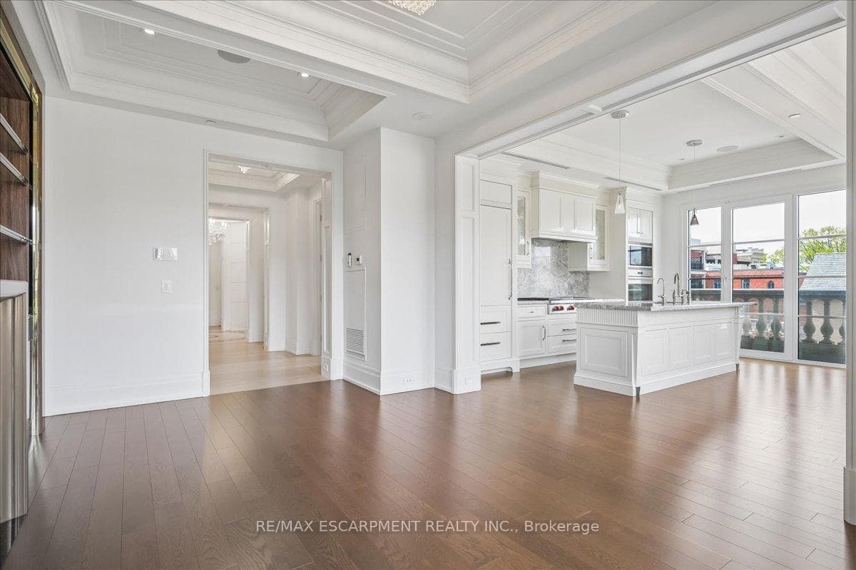 300 Randall Street Unit 211 - Condo photo 25 of 50 in Oakville, Ontario