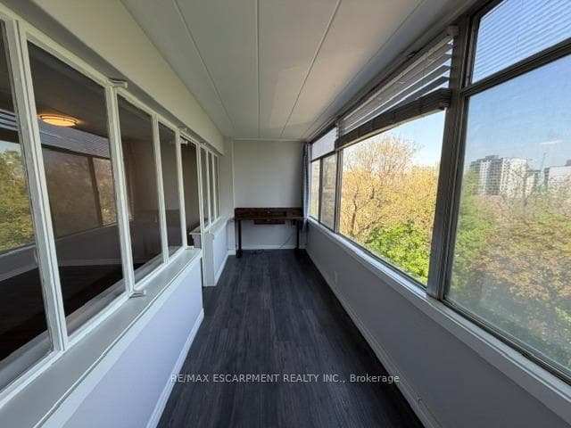 107 St. Joseph's Drive Unit 404 - Condo photo 9 of 29 in Hamilton, Ontario