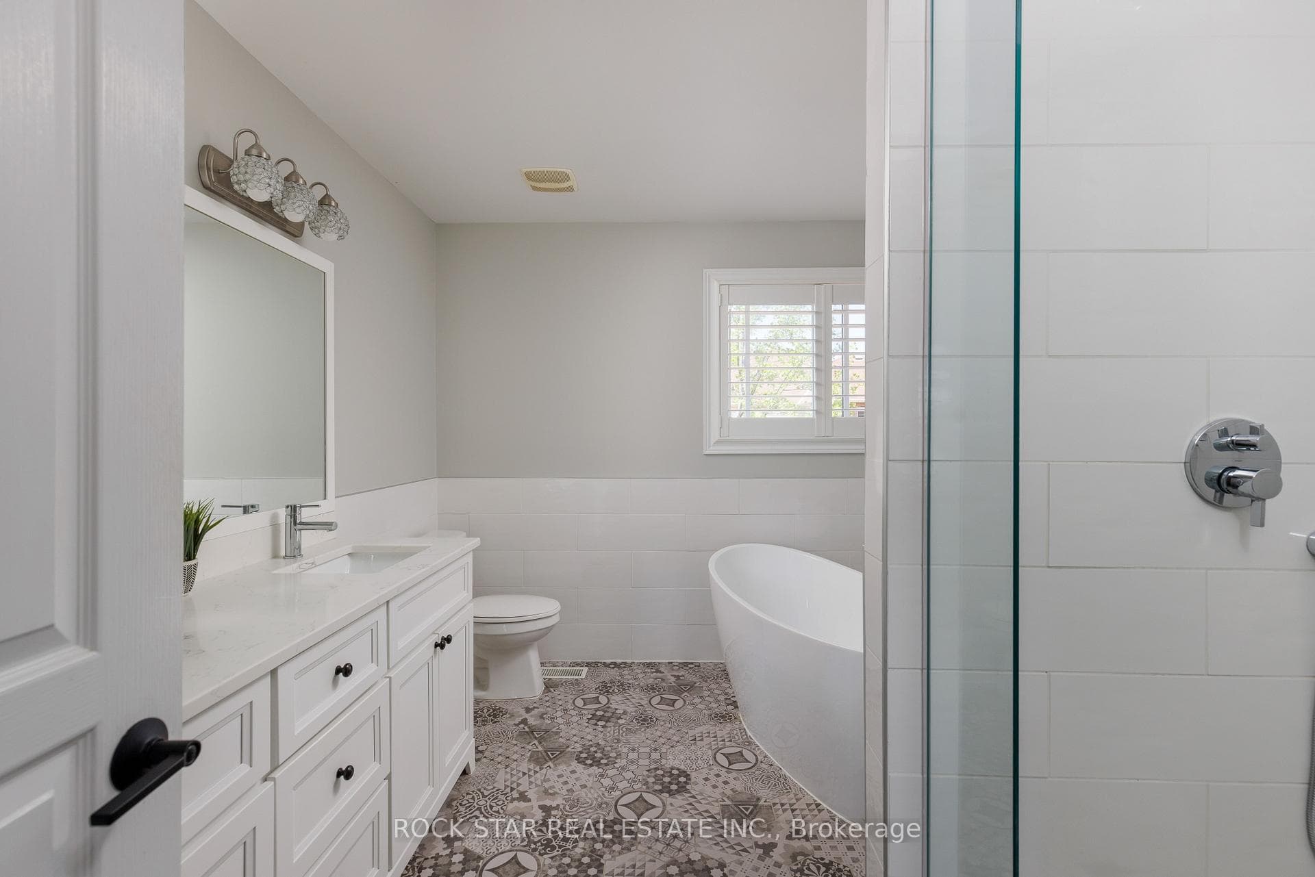 2277 Blue Oak Circle - Detached photo 30 of 46 in Oakville, Ontario
