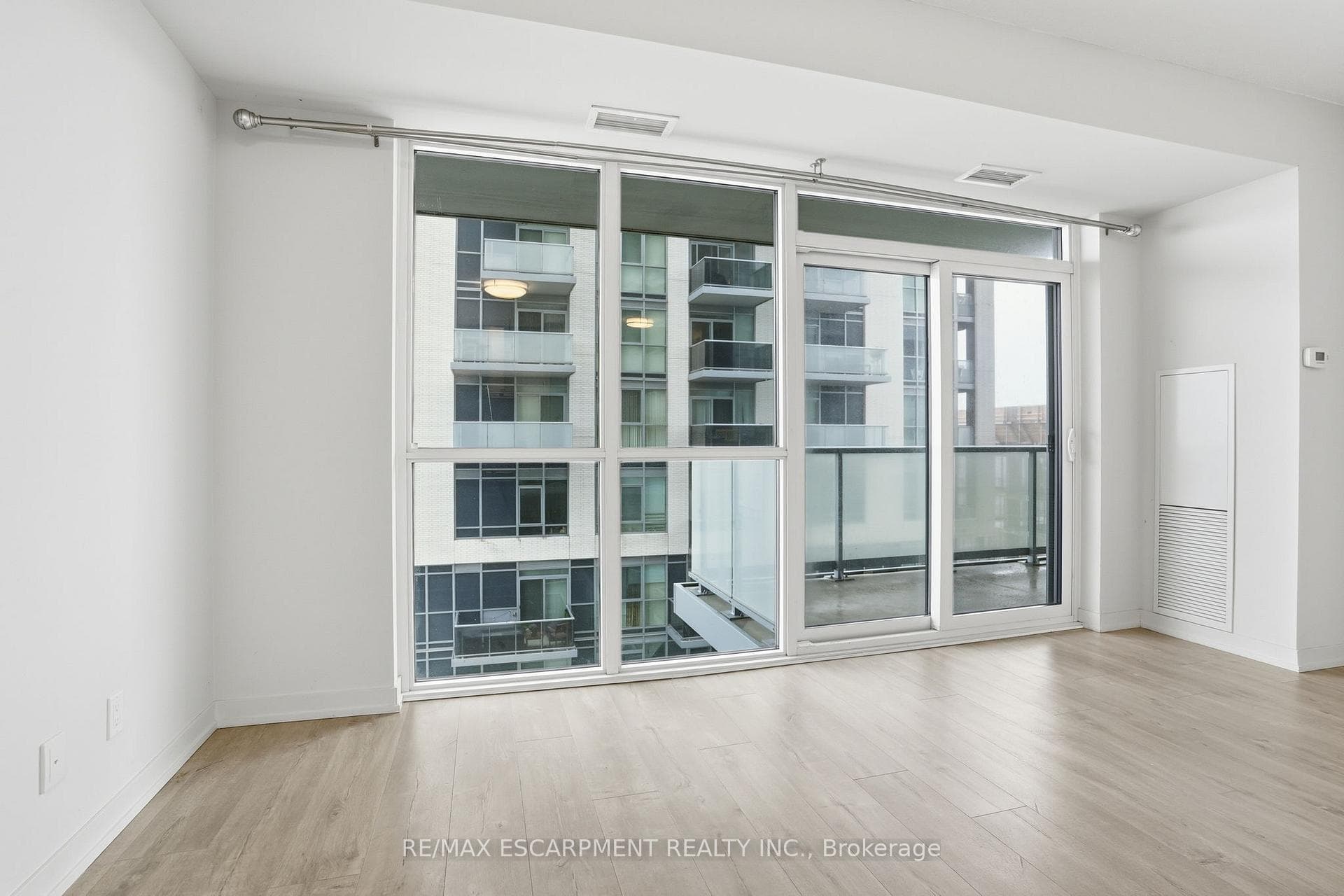 2087 Fairview Street Unit 1310 - Condo photo 12 of 27 in Burlington, Ontario