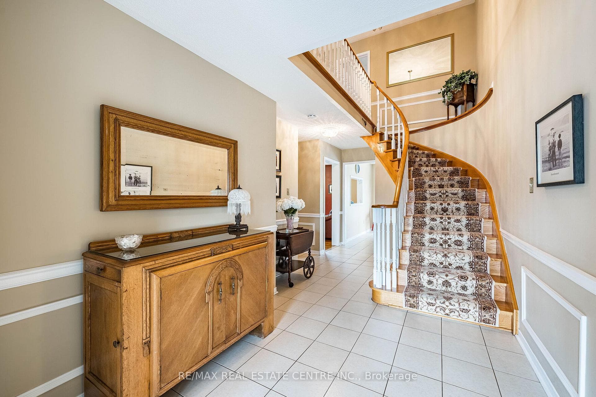 19 Mossbank Drive - Detached photo 8 of 47 in Brampton, Ontario