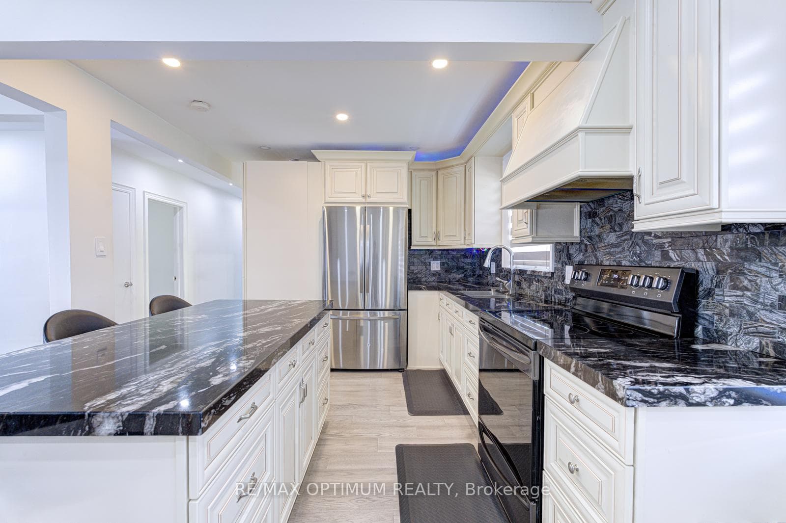 1747 Coram Crescent - Detached photo 13 of 50 in Mississauga, Ontario