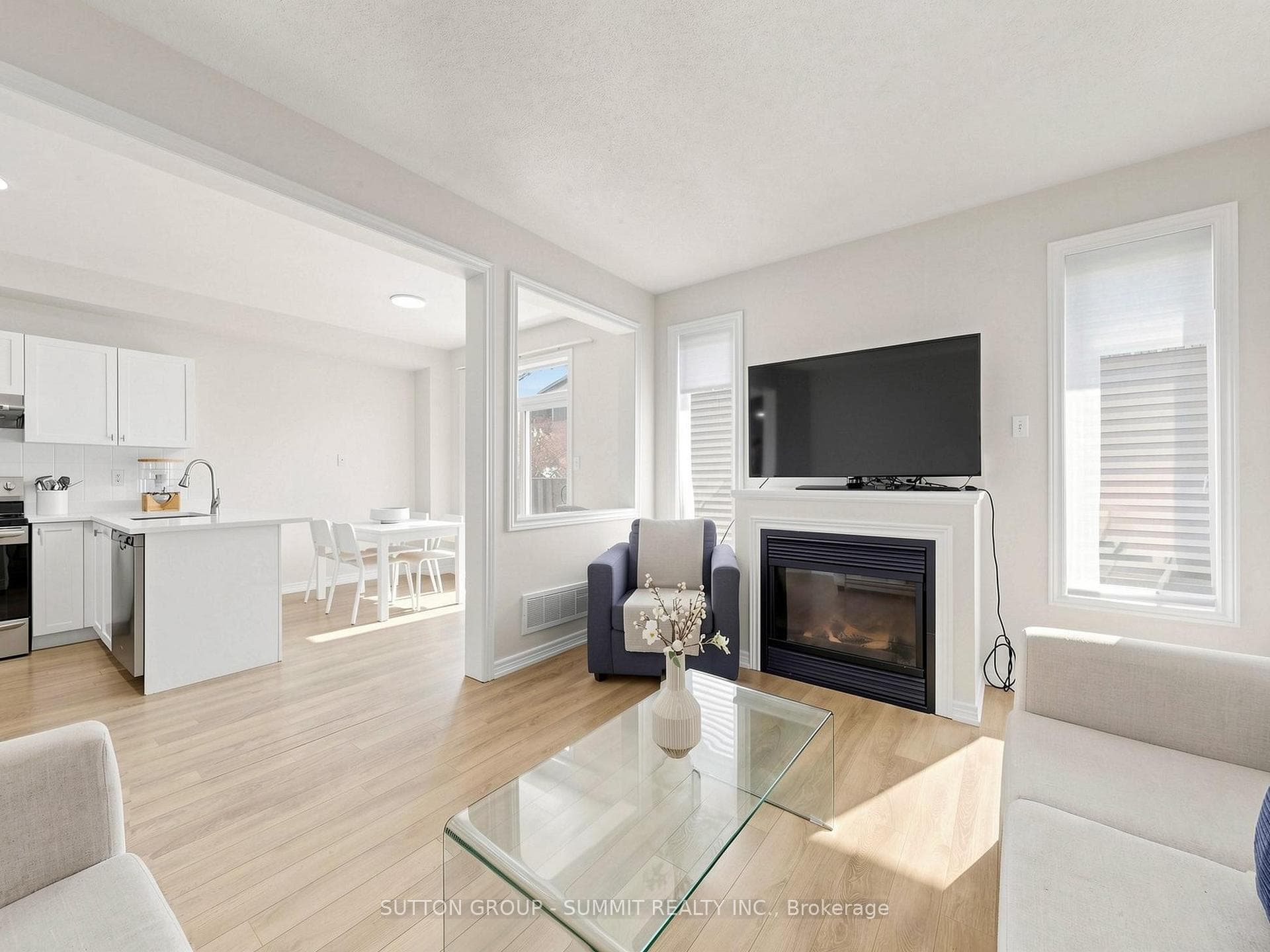 4880 YORKSHIRE Avenue - Detached photo 11 of 50 in Mississauga, Ontario
