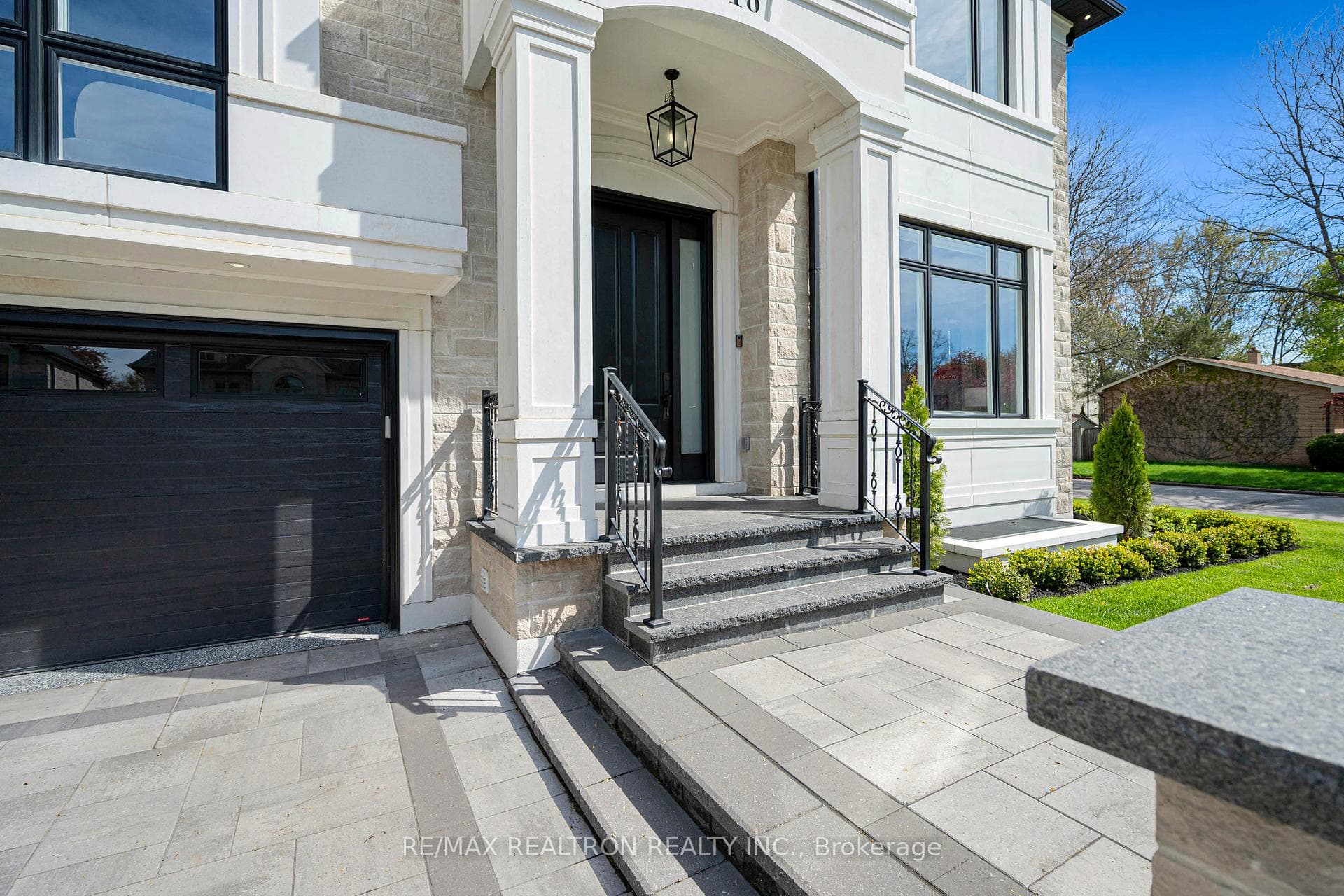 16 Ballyronan Road - Detached photo 3 of 37 in Don Mills / Parkwoods / Victoria Village, Ontario