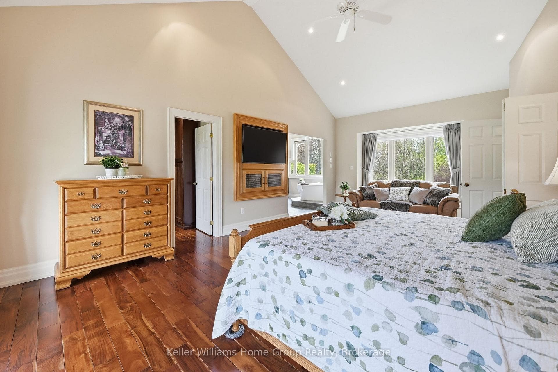 6423 Chelsea Road - Detached photo 19 of 49 in Burlington, Ontario