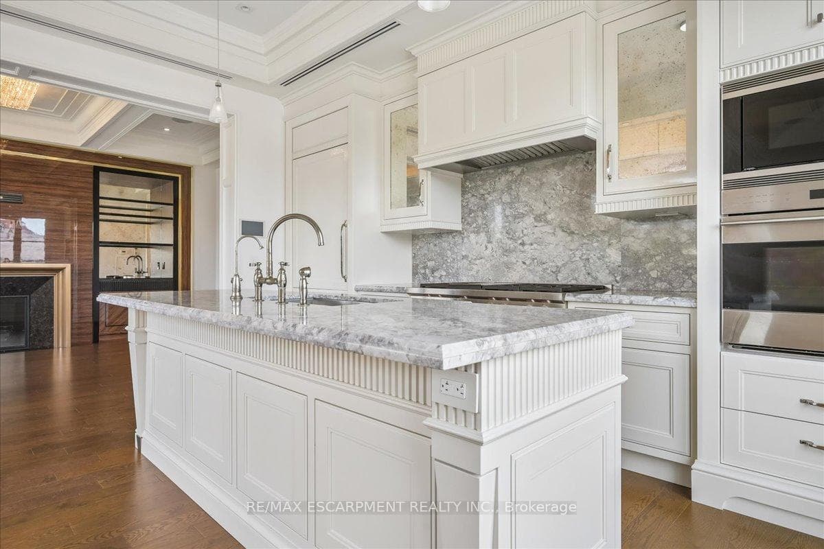 300 Randall Street Unit 211 - Condo photo 37 of 50 in Oakville, Ontario