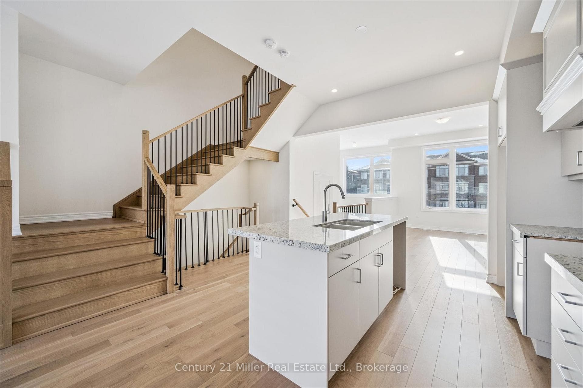 3199 Sixth Line - Townhouse photo 7 of 38 in Oakville, Ontario