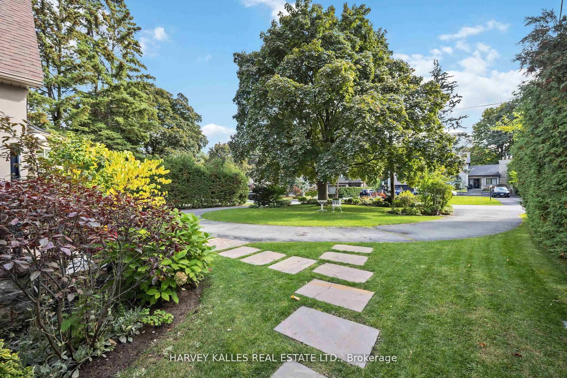 27 Ashley Park Road - Detached photo 6 of 49 in Etobicoke (Islington / Rexdale), Ontario