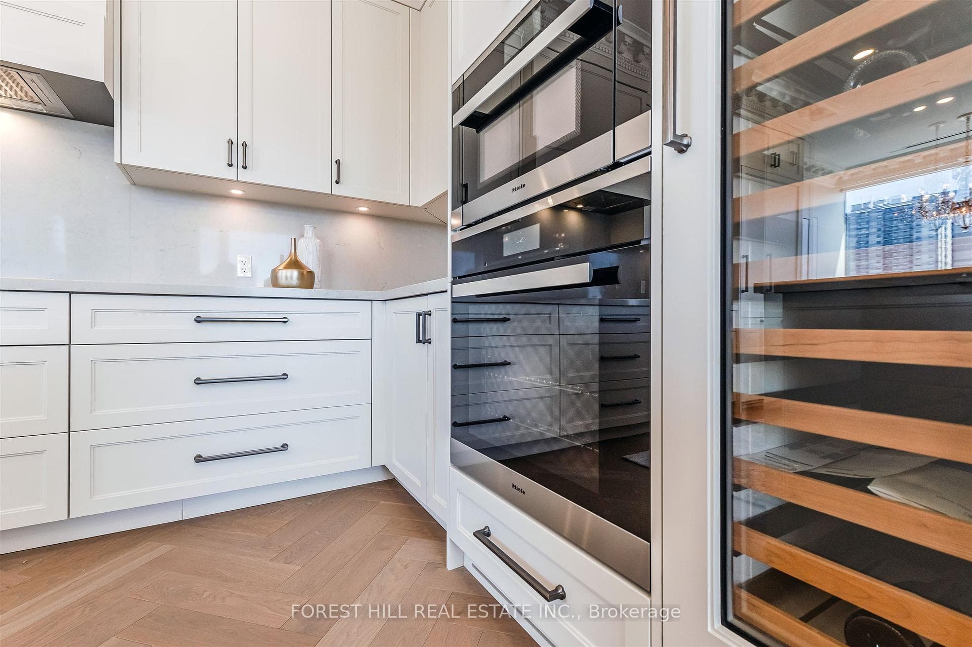 128 Hazelton Avenue Unit 602 - Condo photo 12 of 43 in Annex / Yorkville / Summerhill, Ontario