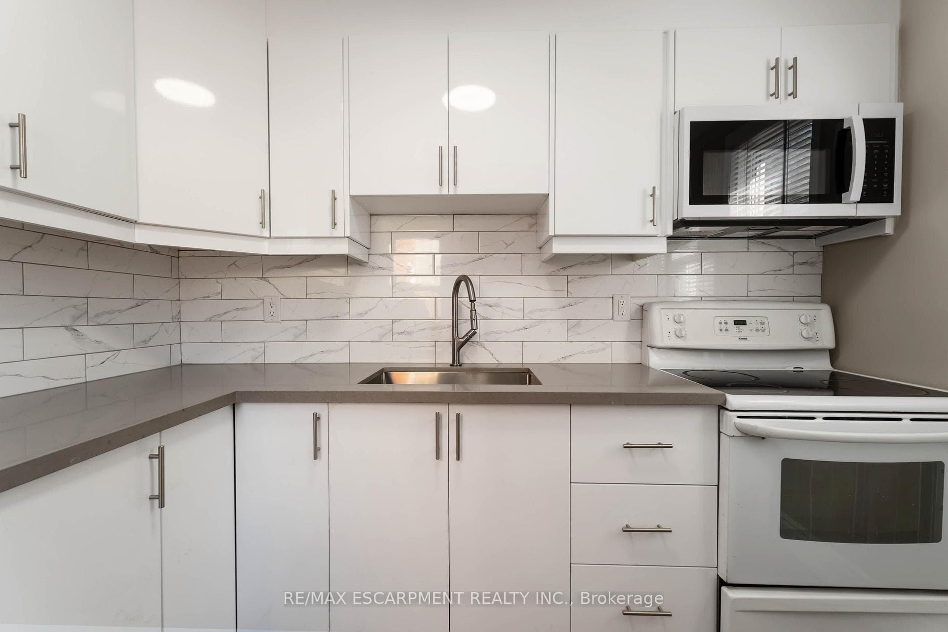 187 Barton Street - Semi-Detached photo 4 of 21 in Hamilton, Ontario