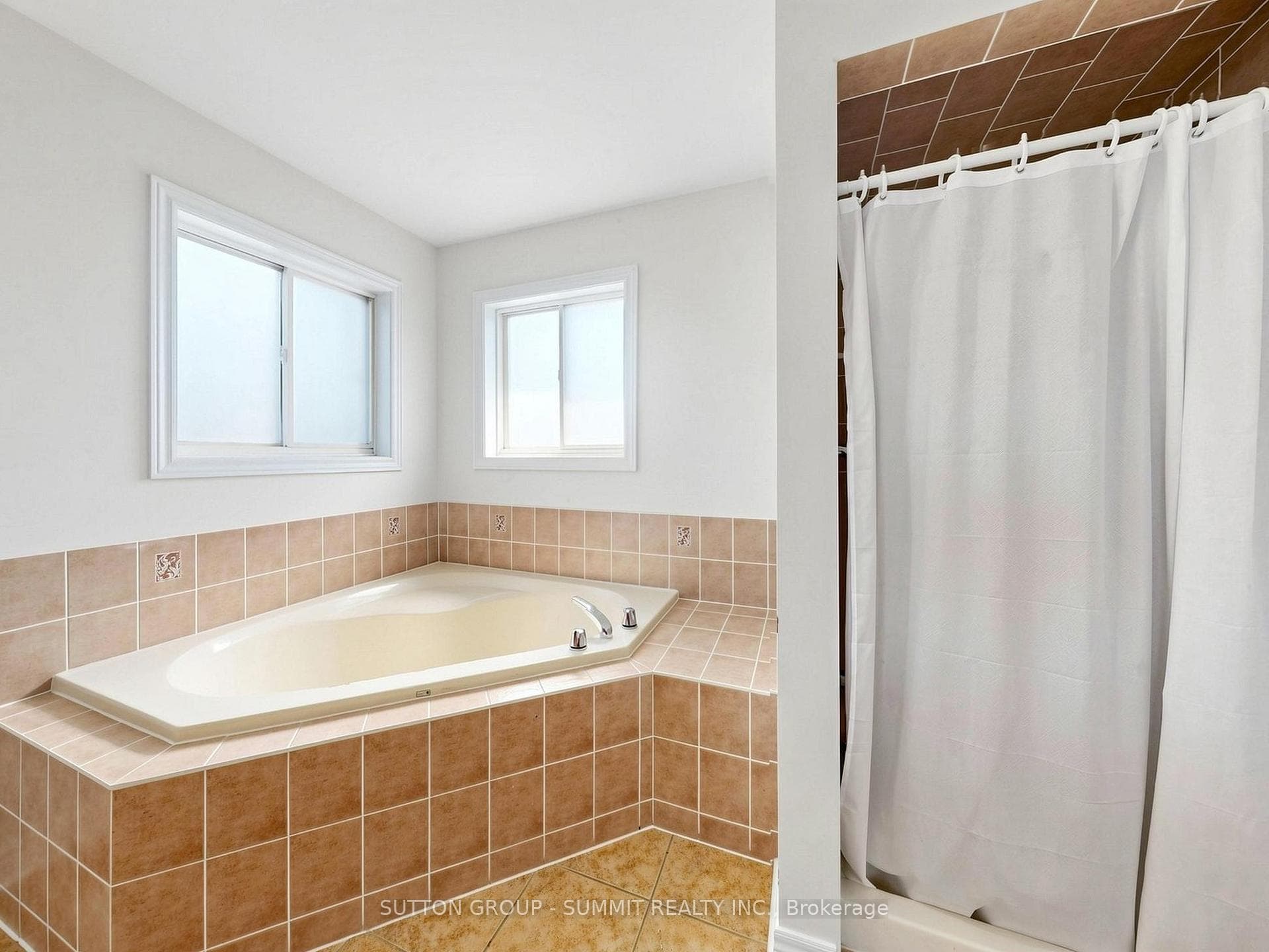 4880 YORKSHIRE Avenue - Detached photo 25 of 50 in Mississauga, Ontario