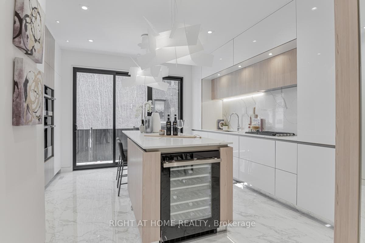 675 Huron Street - Semi-Detached photo 10 of 39 in Annex / Yorkville / Summerhill, Ontario