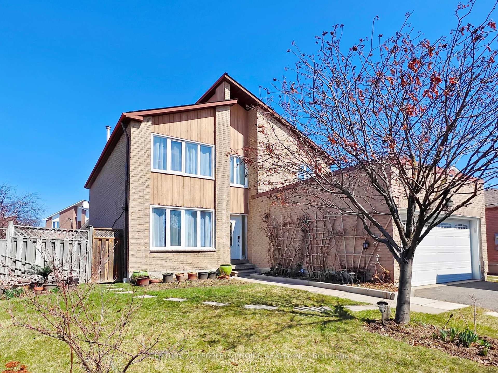 5992 Ladyburn Crescent - Detached photo 3 of 50 in Mississauga, Ontario