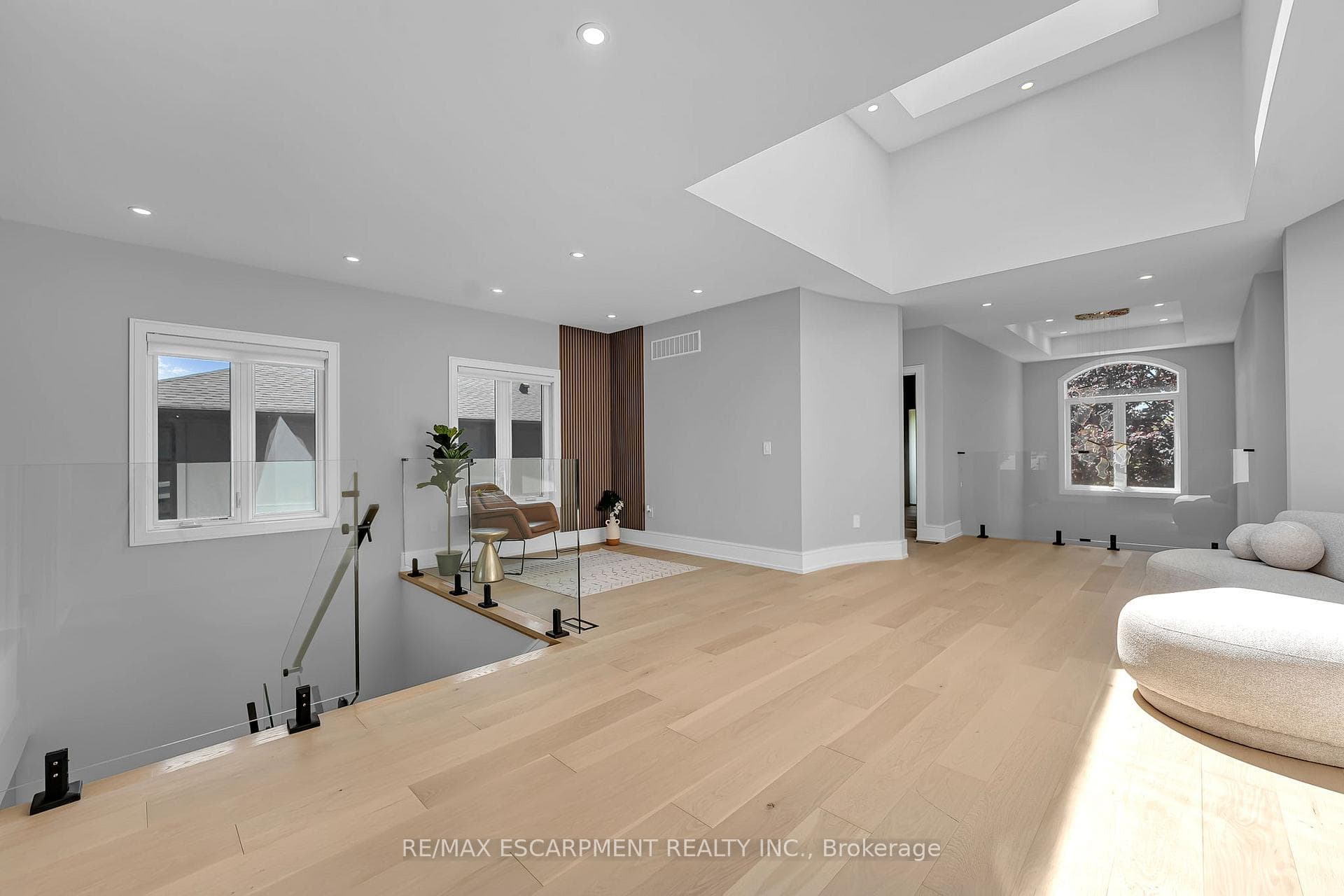 221 Morden Road - Detached photo 25 of 49 in Oakville, Ontario